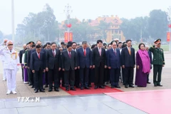 Lãnh đạo Đảng, Nhà nước tưởng niệm Chủ tịch Hồ Chí Minh nhân kỷ niệm 96 năm Ngày thành lập Đảng. (Ảnh: An Đăng/TTXVN)