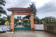 Trường Phổ thông dân tộc bán trú Tiểu học Kim Thủy, nơi xảy ra vụ ngộ độc thực phẩm. (Ảnh: TTXVN phát)