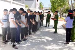 Nhóm đối tượng khai nhận từ tháng 5/2023 đến tháng 1/2026 đã lừa 63 bị hại trên cả nước với tổng số tiền 36,5 tỷ đồng. (Ảnh: TTXVN phát)