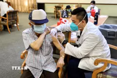 Tiêm vaccine phòng COVID-19. (Ảnh: THX/TTXVN)
