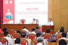 Đồng chí Trần Cẩm Tú, Ủy viên Bộ Chính trị, Thường trực Ban Bí thư, Trưởng Ban Chỉ đạo 35 Trung ương phát biểu chỉ đạo hội nghị. (Ảnh: Phương Hoa/TTXVN)