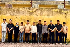 Các đối tượng tại cơ quan công an. (Nguồn: Công an tỉnh Hưng Yên)