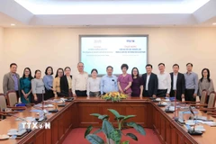 Các đại biểu chụp ảnh lưu niệm sau buổi tiếp. (Ảnh: An Đăng/TTXVN)