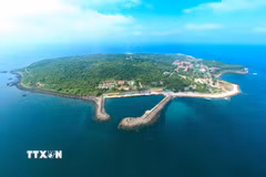 Mặc dù có diện tích không lớn nhưng Cồn Cỏ lại có vị trí chiến lược quan trọng án ngữ cửa ngõ phía Nam Vịnh Bắc Bộ. (Ảnh: Minh Đức/TTXVN)