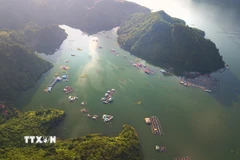 Không chỉ mang ý nghĩa to lớn về kinh tế-năng lượng, hồ Hòa Bình ngày nay đang dần khẳng định vị thế là điểm đến du lịch sinh thái, nghỉ dưỡng và trải nghiệm văn hóa hấp dẫn bậc nhất vùng trung du và miền núi phía Bắc. (Ảnh: Trọng Đạt/TTXVN)