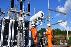 Kiểm tra vận hành các công trình điện 110kV tại các tỉnh miền Trung-Tây Nguyên. (Ảnh: TTXVN phát)