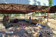 Một bệnh viện bị hư hại sau cuộc giao tranh giữa Các lực lượng vũ trang Sudan (SAF) và Lực lượng Hỗ trợ Nhanh (RSF) bán quân sự tại thành phố El Fasher, bang Bắc Darfur. (Ảnh: THX/TTXVN)