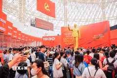 Hàng chục vạn người dân đã đến tham quan, tìm hiểu, trải nghiệm tại Trung tâm Triển lãm Việt Nam. (Ảnh: Hoàng Hiếu/TTXVN)