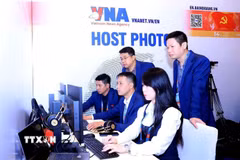 Phóng viên TTXVN tác nghiệp tại Đại hội XIV của Đảng. (Nguồn: TTXVN)