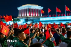 Khán giả dự Chương trình chính luận nghệ thuật tại Quảng trường Ba Đình. (Ảnh: Phạm Tuấn Anh/TTXVN)