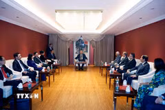 Tổng Bí thư, Chủ tịch nước Tô Lâm và Phu nhân gặp mặt thân nhân các tướng lĩnh, chuyên gia, nhân sỹ hữu nghị Việt Nam-Trung Quốc. (Ảnh: Thống Nhất/TTXVN)