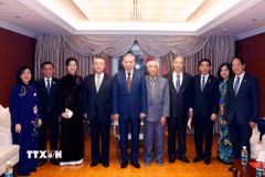 Tổng Bí thư, Chủ tịch nước Tô Lâm và Phu nhân gặp mặt thân nhân các tướng lĩnh, chuyên gia, nhân sỹ hữu nghị Việt Nam-Trung Quốc. (Ảnh: Thống Nhất/TTXVN)