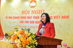 Bà Bùi Thị Minh Hoài, Ủy viên Bộ Chính trị, Bí thư Trung ương Đảng, Bí thư Đảng ủy Mặt trận Tổ quốc và các đoàn thể Trung ương, Chủ tịch Ủy ban Trung ương MTTQ Việt Nam phát biểu tại Hội nghị Ủy ban Trung ương MTTQ Việt Nam lần thứ 6 khóa X ngày 14/1/2026. (Ảnh: Minh Đức/TTXVN)