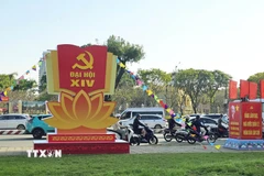 Các khu vực công cộng ở thành phố Đà Nẵng được trang hoàng các cụm panô chào mừng Đại hội đại biểu toàn quốc lần thứ XIV của Đảng. (Ảnh: Trần Lê Lâm/TTXVN)