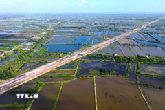 Tuyến cao tốc Cần Thơ-Cà Mau. (Ảnh: Huỳnh Anh/TTXVN)