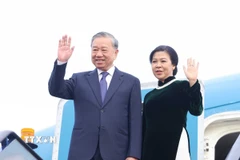 Tổng Bí thư Tô Lâm và Phu nhân rời thủ đô London về nước, kết thúc tốt đẹp chuyến thăm chính thức Liên hiệp Vương quốc Anh và Bắc Ireland. (Ảnh: Thống Nhất/TTXVN)