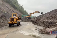 Quảng Ngãi: Đèo Lò Xo tiếp tục sạt lở nhiều đoạn, nguy cơ chia cắt