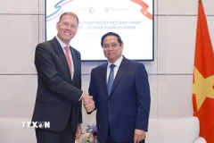 Thủ tướng Phạm Minh Chính tiếp đại diện Tập đoàn Airbus. (Ảnh: Dương Giang/TTXVN)
