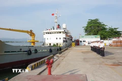 Đoàn công tác xuất phát đi thăm, tặng quà đặc khu Trường Sa. (Ảnh: TTXVN phát)