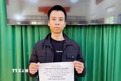 Đối tượng Nguyễn Đường Mạnh là chủ mưu, trực tiếp tổ chức, môi giới, lôi kéo công dân Việt Nam xuất cảnh trái phép sang Campuchia. (Ảnh: TTXVN phát)