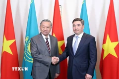 Tổng Bí thư Tô Lâm hội kiến Thủ tướng Kazakhstan Olzhas Bektenov. (Ảnh: Thống Nhất/TTXVN)