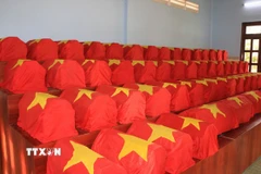 Hài cốt liệt sỹ quân tình nguyện Việt Nam hy sinh ở chiến trường Campuchia được Đội K91 tìm kiếm, cất bốc và đưa về tỉnh Đồng Tháp. (Ảnh: TTXVN phát)