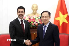 Bộ trưởng Bộ Ngoại giao Lê Hoài Trung tiếp Bộ trưởng Bộ Thương mại Quốc tế Canada Maninder Sidhu. (Ảnh: An Đăng/TTXVN)