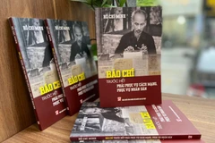 Cuốn sách "Báo chí trước hết phải phục vụ cách mạng, phục vụ nhân dân."
