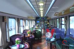 Cận cảnh đoàn tàu du lịch hạng sang 'Hoa Phượng Đỏ'