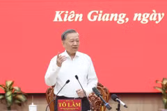 Tổng Bí thư Tô Lâm phát biểu chỉ đạo tại cuộc làm việc với Ban Thường vụ Tỉnh ủy Kiên Giang và Thường trực Tỉnh ủy An Giang. (Ảnh: Thống Nhất/TTXVN)