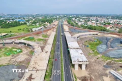 Nút giao giữa cao tốc Biên Hòa-Vũng Tàu, tuyến kết nối sân bay Long Thành và cao tốc Thành phố Hồ Chí Minh-Long Thành-Dầu Giây đang thi công. (Ảnh: Công Phong/TTXVN)