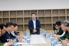 Phó Thủ tướng Lê Thành Long kết luận buổi làm việc. (Ảnh: Nguyễn Chinh/TTXVN)