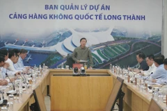 Phó Thủ tướng Trần Hồng Hà phát biểu tại buổi làm việc với các đơn vị liên quan về tiến độ Sân bay Long Thành. (Ảnh: Công Phong/TTXVN)