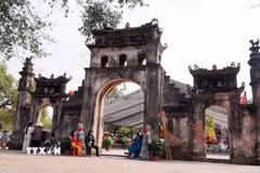 Nét cổ kính Cổng tam quan tại Chùa Ông (tại thôn Bình Lương, xã Như Quỳnh, tỉnh Hưng Yên). (Ảnh: Nguyễn Công Hải/TTXVN)
