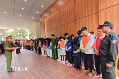 Cơ quan Cảnh sát điều tra (Công an thành phố Hà Nội) khởi tố các bị can liên quan đến hành vi lừa đảo thông qua hoạt động mua bán, chuyển nhượng "sở hữu kỳ nghỉ du lịch". (Ảnh: TTXVN phát)