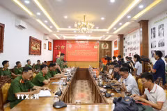 Quang cảnh họp báo công bố thông tin kết quả đấu tranh, triệt xóa các đường dây núp bóng doanh nghiệp “lừa đảo chiếm đoạt tài sản” bằng thủ đoạn mua bán các hợp đồng kỳ nghỉ trên địa bàn Thành phố Hồ Chí Minh. (Ảnh: Hồng Đạt/TTXVN)