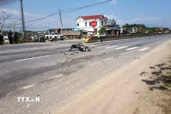 Vị trí xảy ra vụ tai nạn trên Quốc lộ 1A, đoạn qua xã Quảng Trạch, tỉnh Quảng Trị. (Ảnh: TTXVN phát)