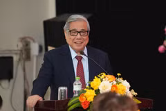 Giáo sư-Tiến sỹ khoa học Vũ Minh Giang, Phó Chủ tịch Hội Khoa học Lịch sử Việt Nam, Ủy viên Hội đồng Di sản văn hóa Quốc gia phát biểu tại hội thảo. (Nguồn: HàNộimới)