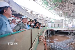 Thủ tướng Phạm Minh Chính kiểm tra tiến độ thi công Dự án Cảng hàng không Quốc tế Long Thành. (Ảnh: Dương Giang/TTXVN)