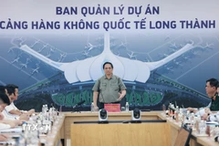 Thủ tướng Phạm Minh Chính làm việc với các nhà thầu và đơn vị thi công Dự án Cảng Hàng không Quốc tế Long Thành. (Ảnh: Dương Giang/TTXVN)