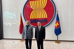 Tổng thống Timor Leste Jose Ramos Horta và Tổng Thư ký ASEAN Kao Kim Hourn chụp ảnh lưu niệm tại Ban Thư ký ASEAN. (Ảnh: Văn Phong/TTXVN)