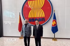 Tổng thống Timor Leste Jose Ramos Horta và Tổng Thư ký ASEAN Kao Kim Hourn. (Ảnh: Văn Phong/TTXVN)