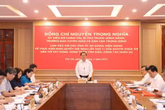 Trưởng Ban Tuyên giáo và Dân vận Trung ương Nguyễn Trọng Nghĩa phát biểu chỉ đạo buổi làm việc. (Ảnh: Phương Hoa/TTXVN)
