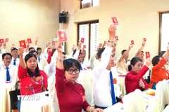 Các đại biểu bỏ phiếu biểu quyết thông qua các vấn đề quan trọng được nêu tại Đại hội đại biểu Đảng bộ Đặc khu Côn Đảo lần thứ nhất, nhiệm kỳ 2025-2030. (Ảnh minh họa: TTXVN phát)