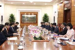Thường trực Ban Bí thư Trần Cẩm Tú tiếp đồng chí Tanaka Yu, Phó Chủ tịch Đoàn Chủ tịch, Quyền Trưởng Ban Bí thư Đảng Cộng sản Nhật Bản. (Ảnh: Phương Hoa/TTXVN)