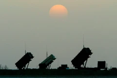 Khẩu đội tên lửa phòng không Patriot của Mỹ tại căn cứ không quân ở sa mạc miền Nam Iraq. (Ảnh: AFP/TTXVN)