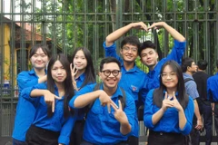 Lê Đỗ Quang (hàng trên) cùng các bạn tham gia một hoạt động của Đoàn Thanh niên. (Nguồn: Vietnam+)