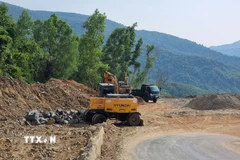 Giải phóng mặt bằng một dự án giao thông. (Nguồn: TTXVN)