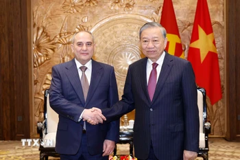 Tổng Bí thư Tô Lâm tiếp ông Tahir Budagov, Phó Chủ tịch kiêm Chánh Văn phòng Trung ương Đảng Azerbaijan Mới. (Ảnh: Thống Nhất/TTXVN)