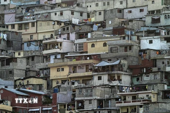 Một khu dân cư ở Port-au-Prince, Haiti. (Ảnh: THX/TTXVN)